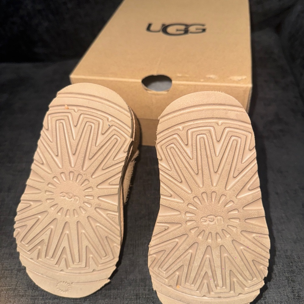 Toddler UGG classic zipper Boots - Picture 5 of 5
